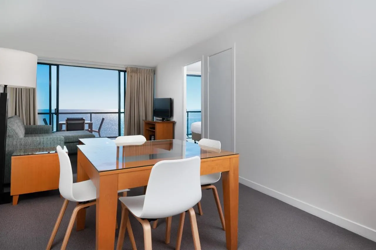 Mantra Mooloolaba Beach 4*,